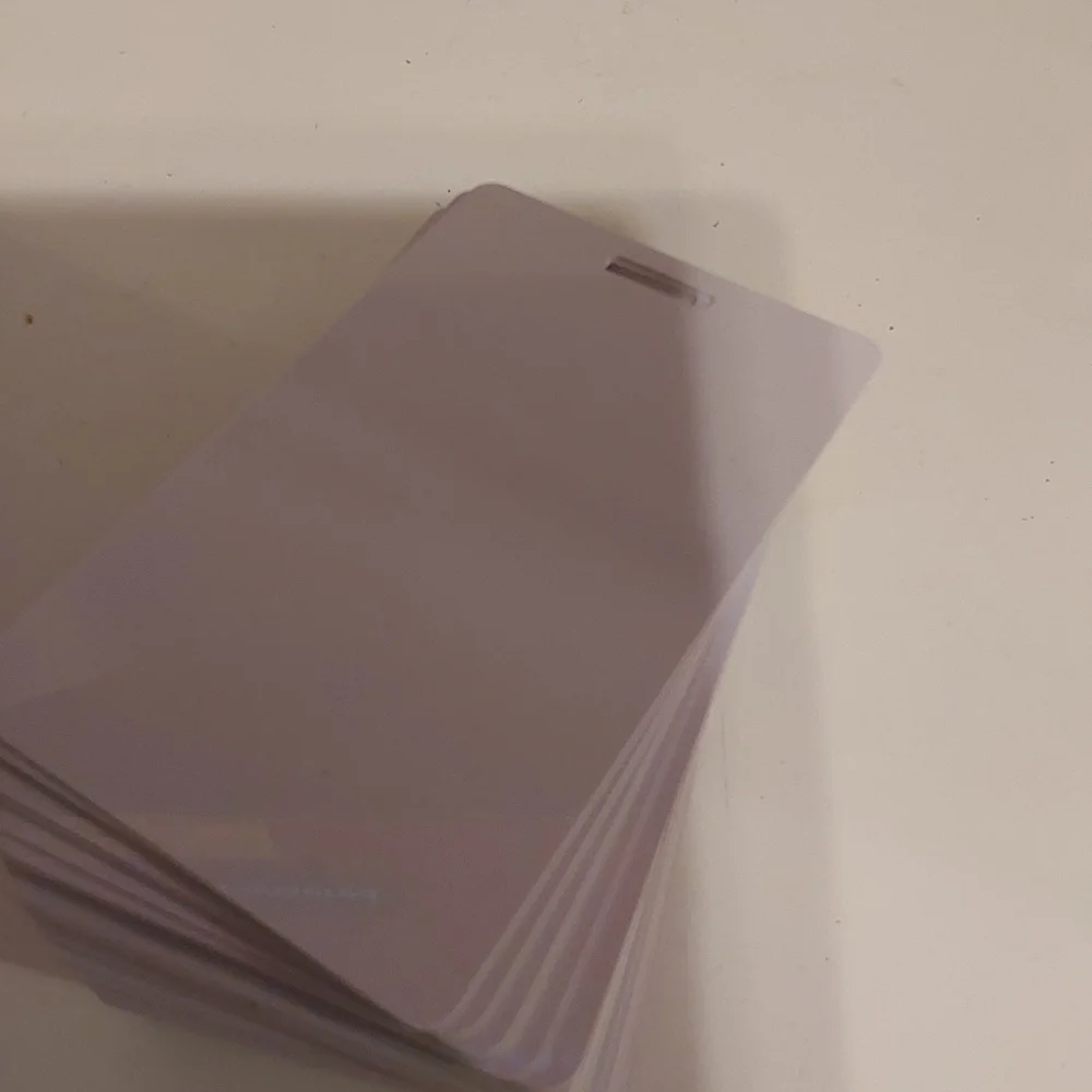 100 pcs white PVC cards with slot punch on short side (33)